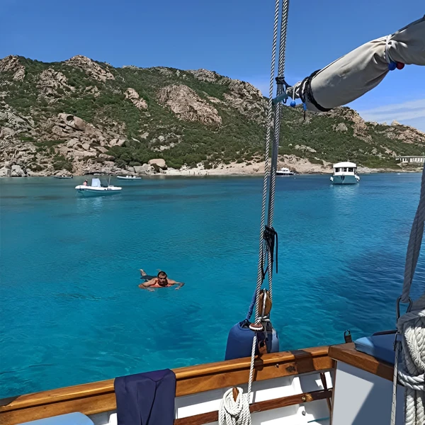 Gita in barca nell'Arcipelago di La Maddalena ~ Veliero Lybra