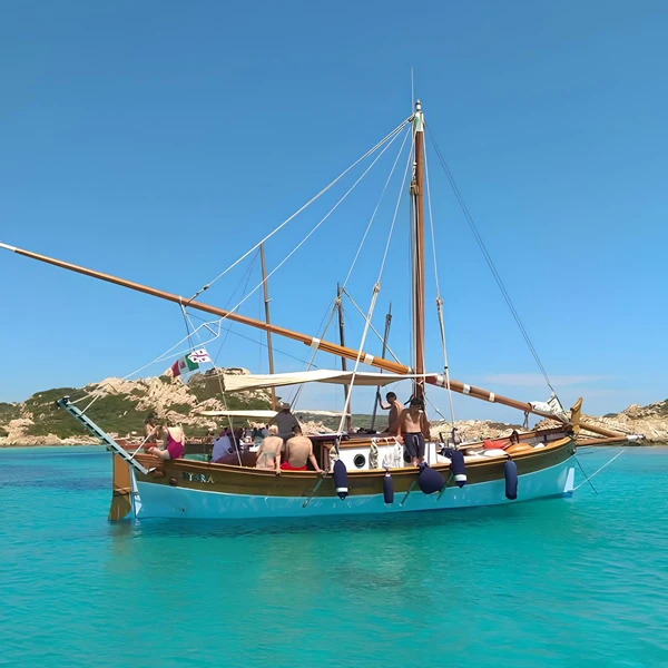 Gita in barca nell'Arcipelago di La Maddalena ~ Veliero Lybra